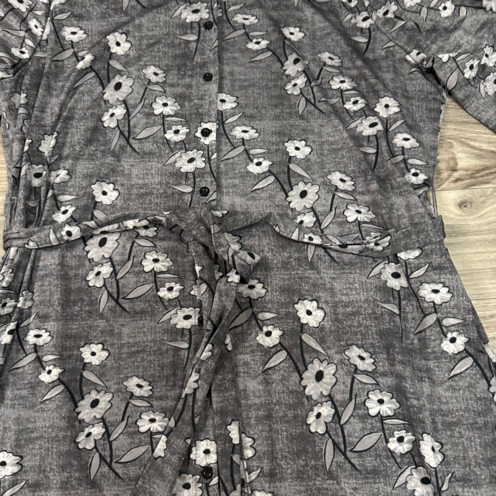 LuLaRoe Ellie Button Shirt Dress in Gray Floral Print Size Extra Large - Picture 4 of 6